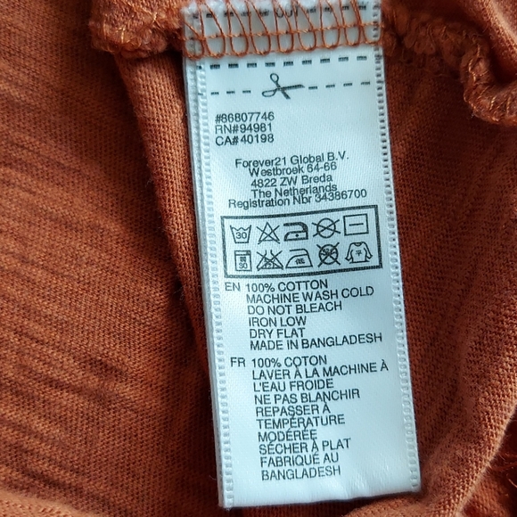 Forever 21 V-neck T-shirt Medium - Picture 3 of 3